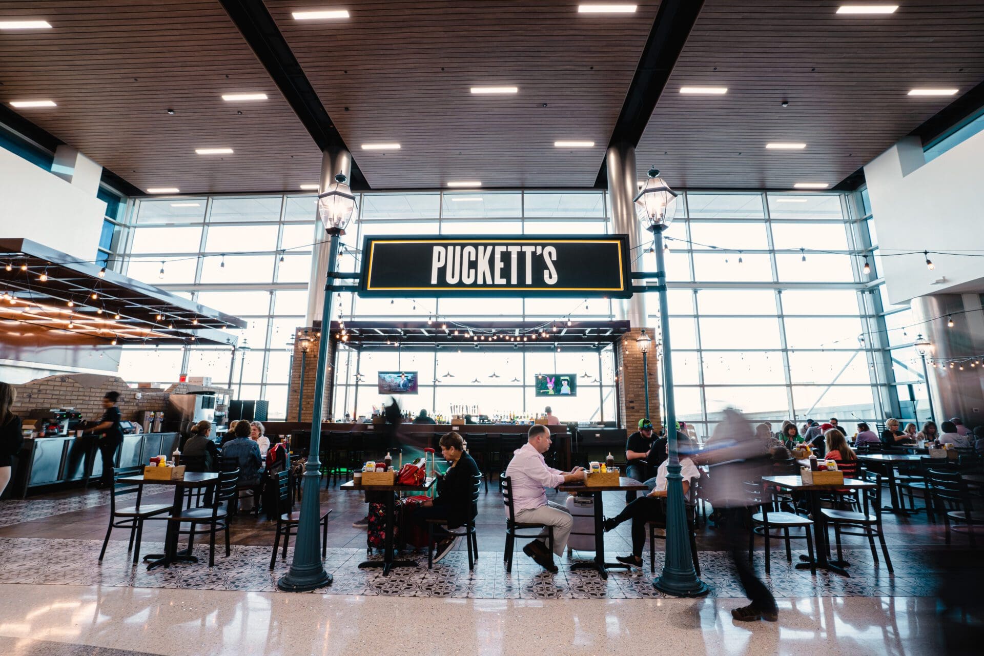Puckett's Gro. & Restaurant Nashville International Airport BNA